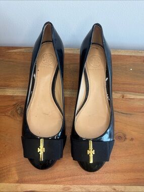 Tory Burch Black Patent Pumps with Bow and Gold Emblem